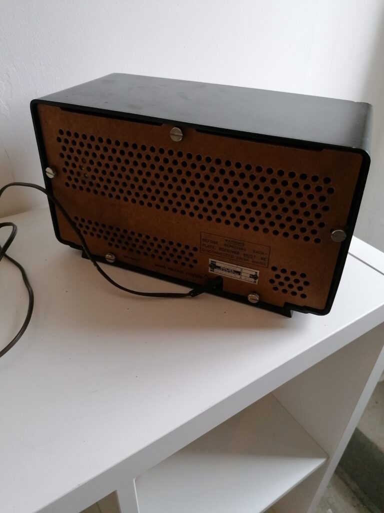 Philips B2G81U valve radio